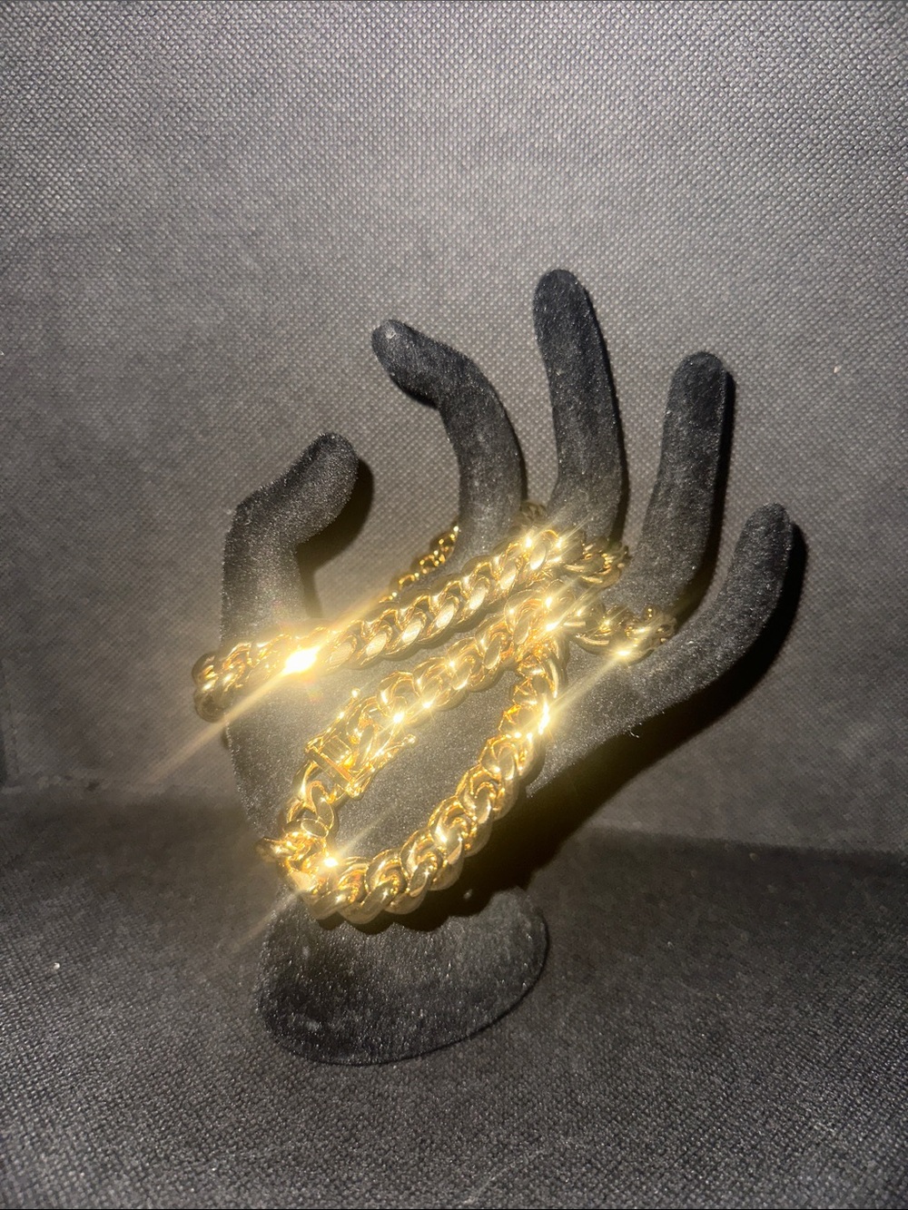 Gold Curb Chain Necklace - Women's Fashion Accessory